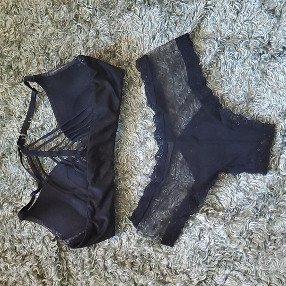 Victoria's Secret bombshell bra and panty set - Picture 2 of 2